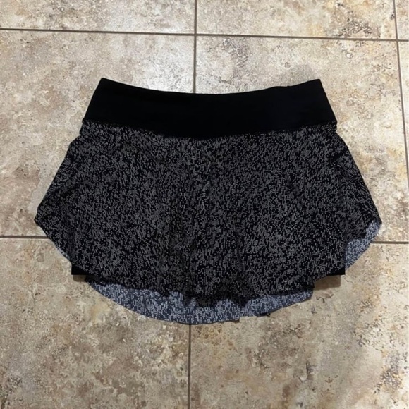 Lululemon Quick Pace Skirt (13") Soundwave White Black / Black - Picture 1 of 5